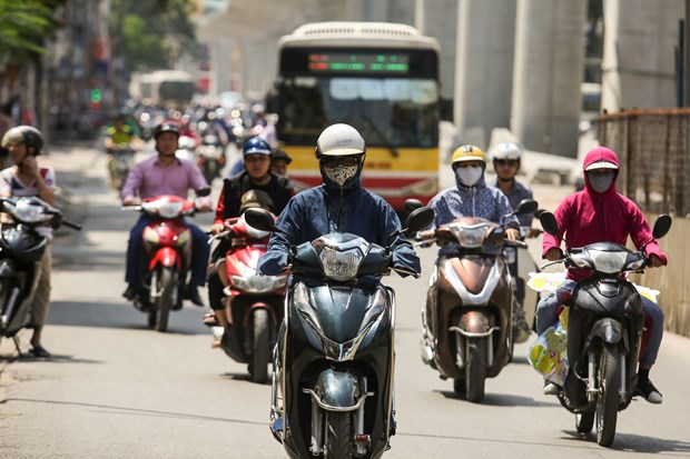 Bắc và Trung Bộ nắng nóng, Nam Bộ mưa dông