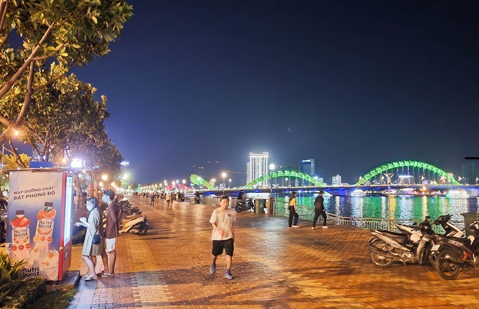 Đà Nẵng: Tổ chức thí điểm phố đi bộ Bạch Đằng