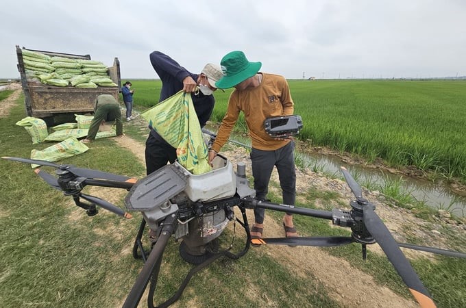 Quảng Bình: Ứng dụng thiết bị bay không người lái trong sản xuất nông nghiệp