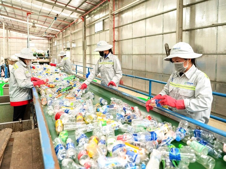 Khuyến khích doanh nghiệp tự thực hiện tái chế, xử lý chất thải