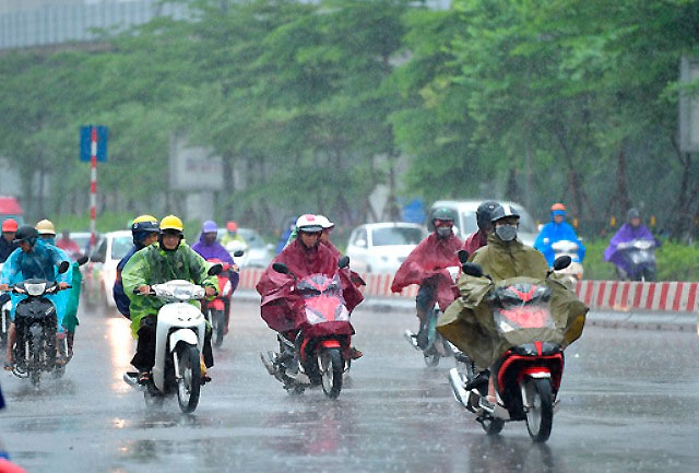 Nhiều khu vực trên cả nước có mưa dông, đề phòng thời tiết nguy hiểm