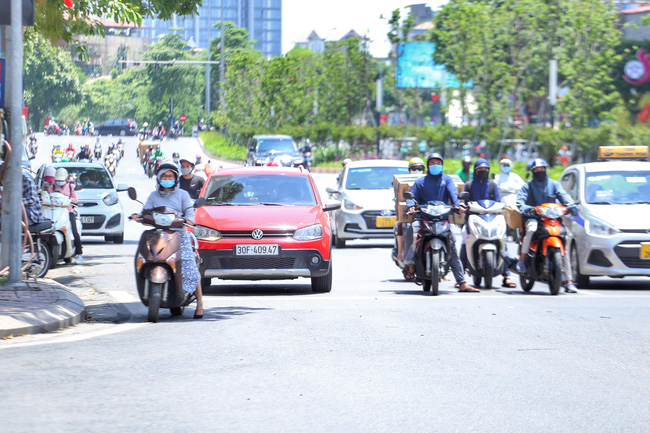 Nắng nóng kéo dài ở Bắc, Trung Bộ có nơi trên 37 độ C