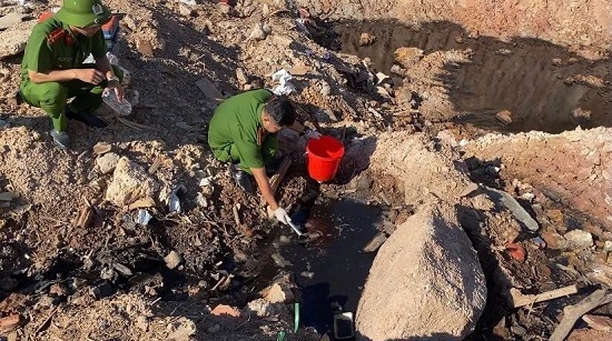 Quảng Bình: Phát hiện nhà máy sản xuất ván ép xả thải ra môi trường
