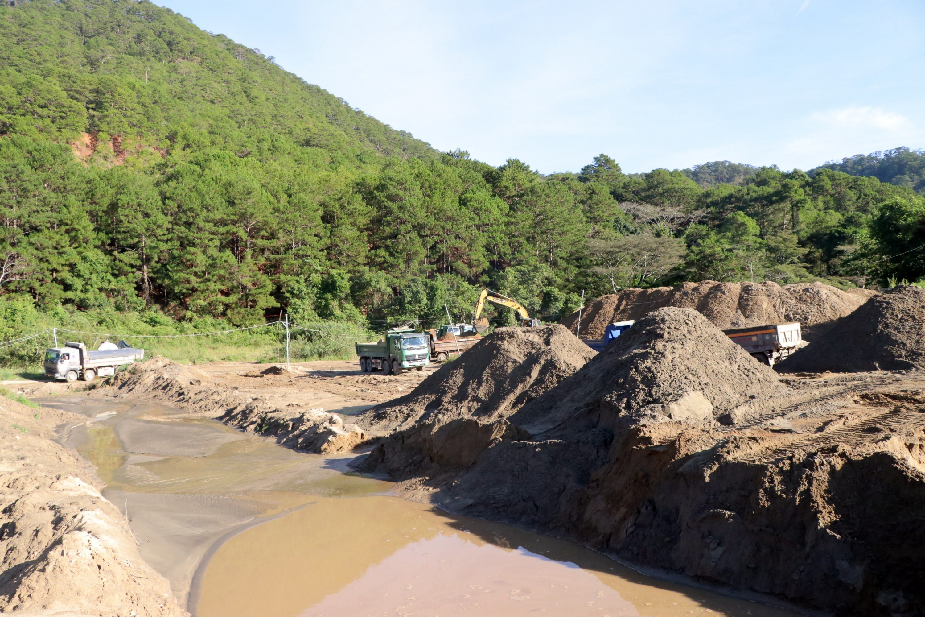 Siết chặt hoạt động khai thác khoáng sản trong lòng hồ thủy điện, thủy lợi