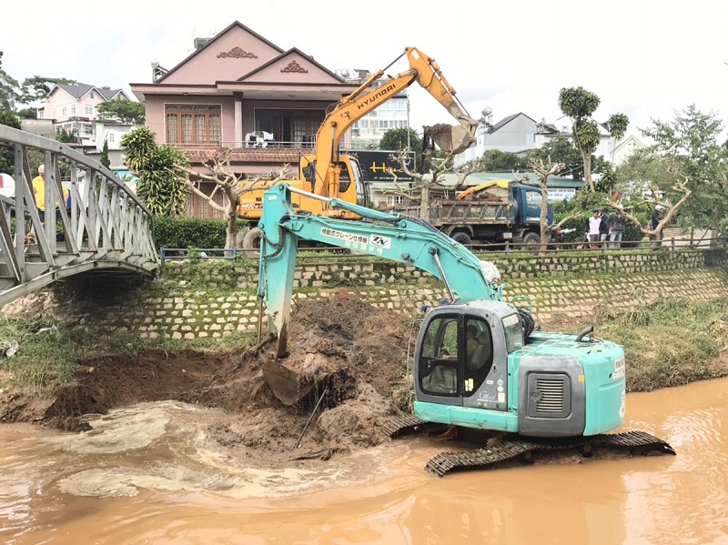 Không để tình trạng lấn chiếm hành lang gây cản trở dòng chảy