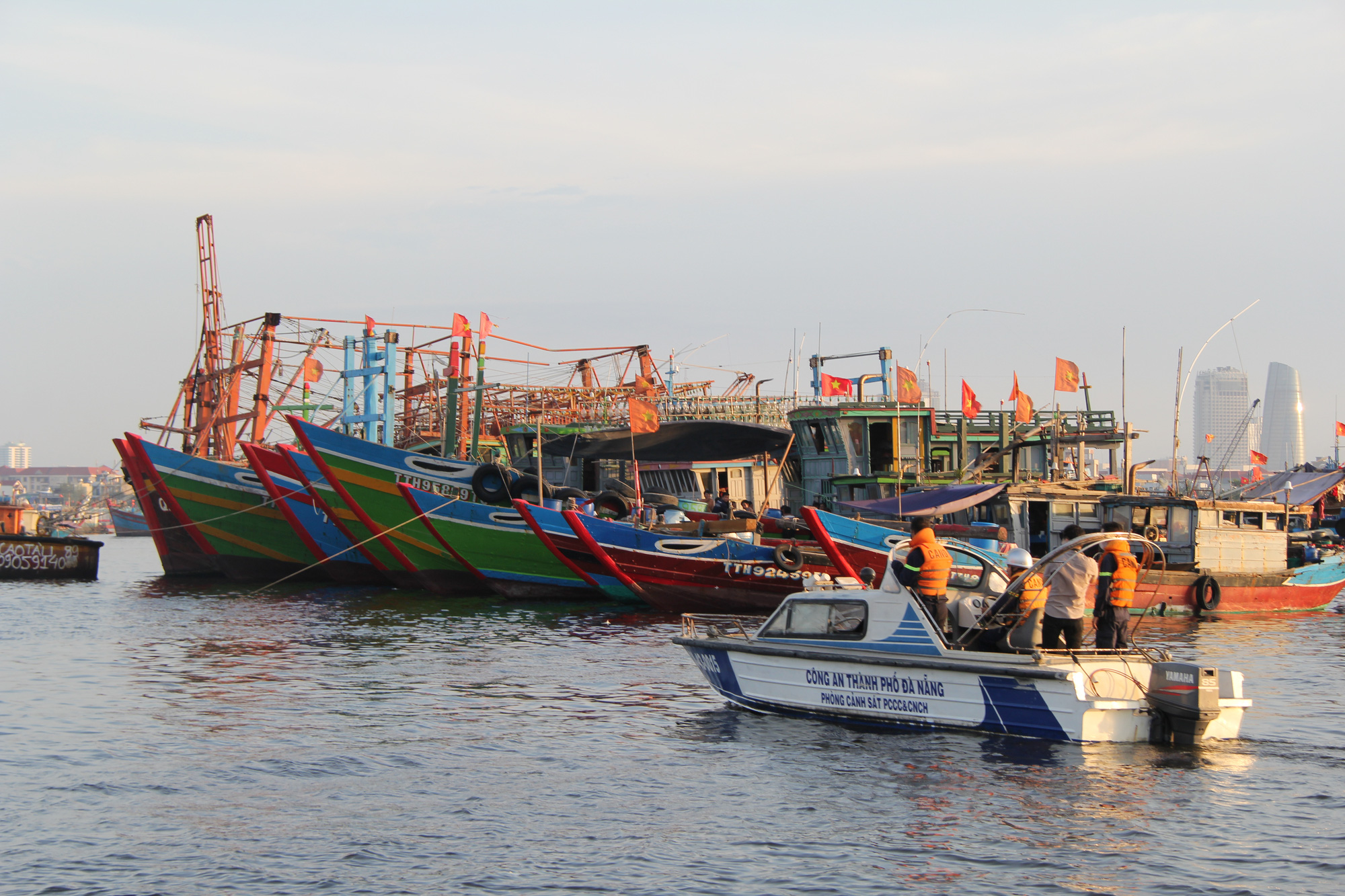 Tăng cường kiểm soát ô nhiễm nước tại âu thuyền và cảng cá Thọ Quang