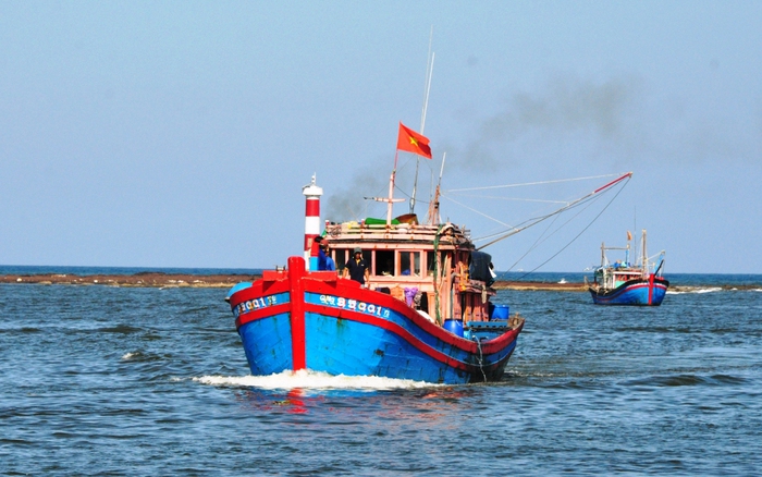 Hà Tĩnh: Cứu hộ thành công 9 ngư dân trên 2 tàu cá gặp nạn