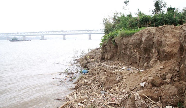 Xây dựng kế hoạch khắc phục khẩn cấp sạt lở ven sông Hồng