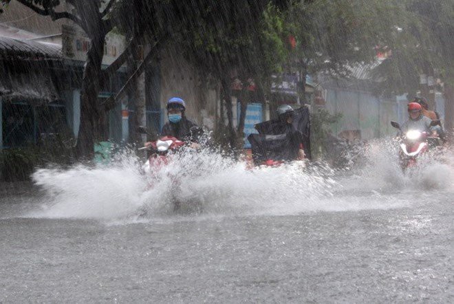 Tin thời tiết ngày 27/10: Mưa lớn kéo dài tại khu vực Nam Trung Bộ, Tây Nguyên và Nam Bộ