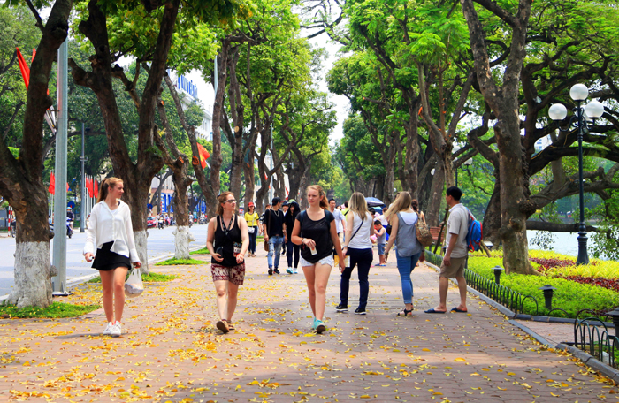 Tin thời tiết ngày 30/10: Bắc Bộ ngày nắng hanh khô, Nam Bộ mưa dông về chiều tối