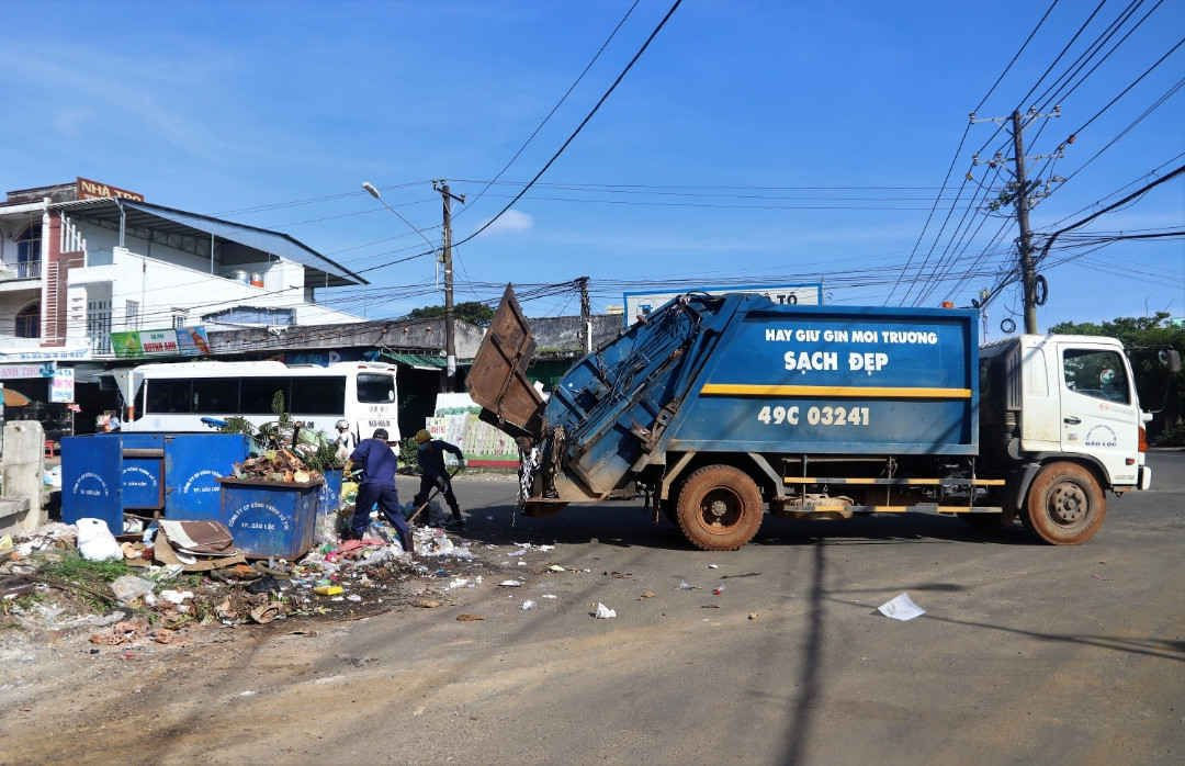 Nâng cao tỷ lệ thu gom, xử lý rác thải đô thị