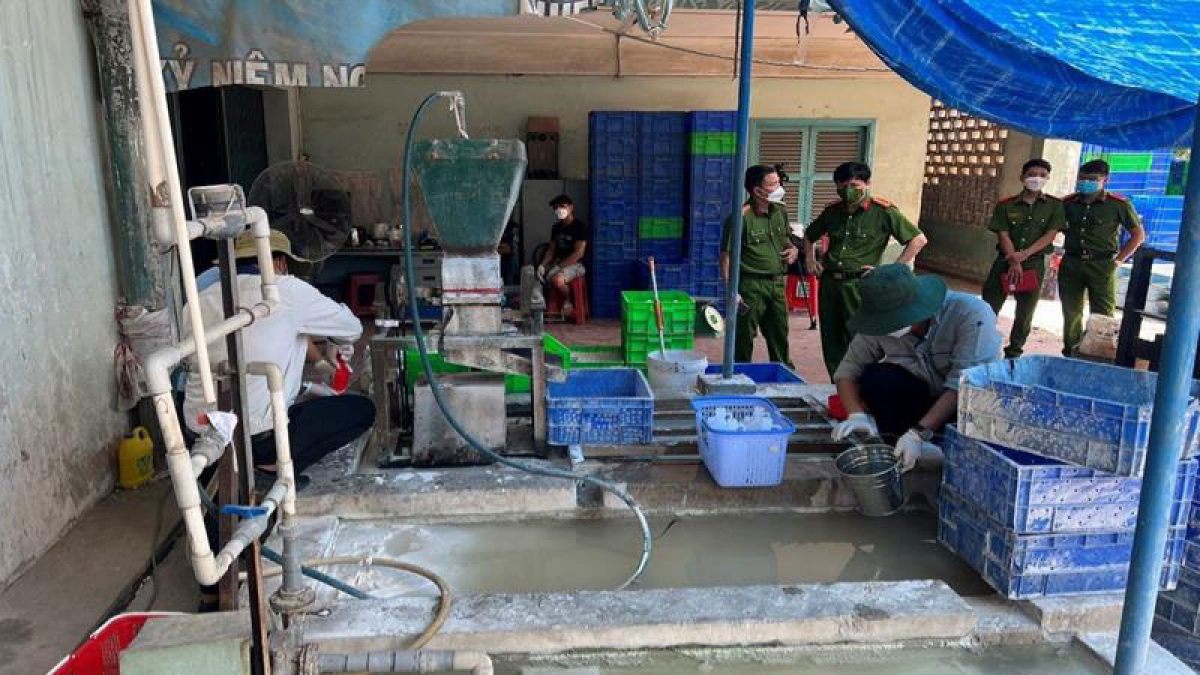 Khởi tố vụ chôn chất thải nguy hại trong xí nghiệp bóng đèn Điện Quang