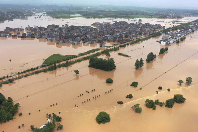 Trung Quốc triển khai các biện pháp ứng phó với lũ lụt kỷ lục
