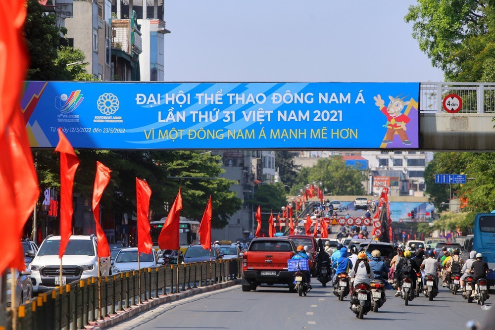 Hà Nội trang hoàng đường phố chào đón SEA Games 31