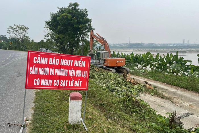 Khắc phục tình trạng sạt lở nghiêm trọng tại bờ sông Thao