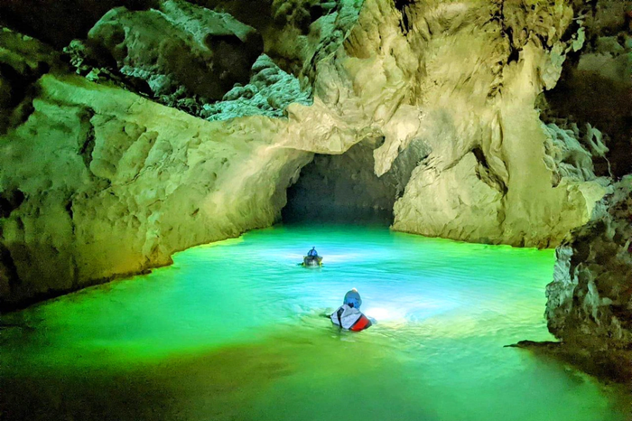 Trải nghiệm du lịch khám phá hang động tại Quảng Bình