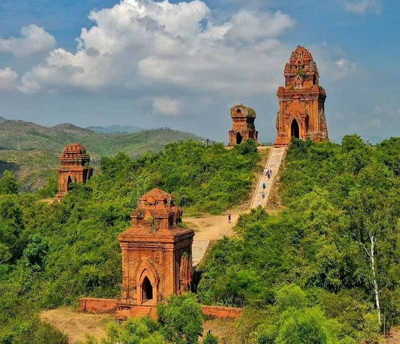 Tháp cổ nghìn năm tuổi ở Bình Định