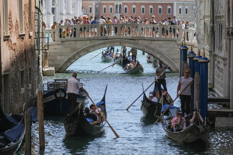 Venice giới hạn quy mô nhóm du lịch đến thành phố