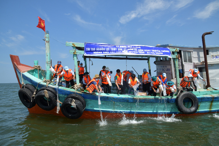 Bảo vệ, tái tạo và phát triển nguồn lợi thủy sản