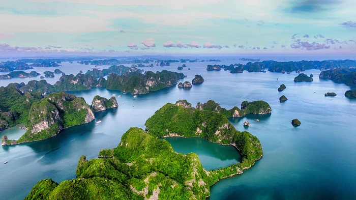 Vịnh Hạ Long nằm trong 25 điểm đến đẹp nhất thế giới