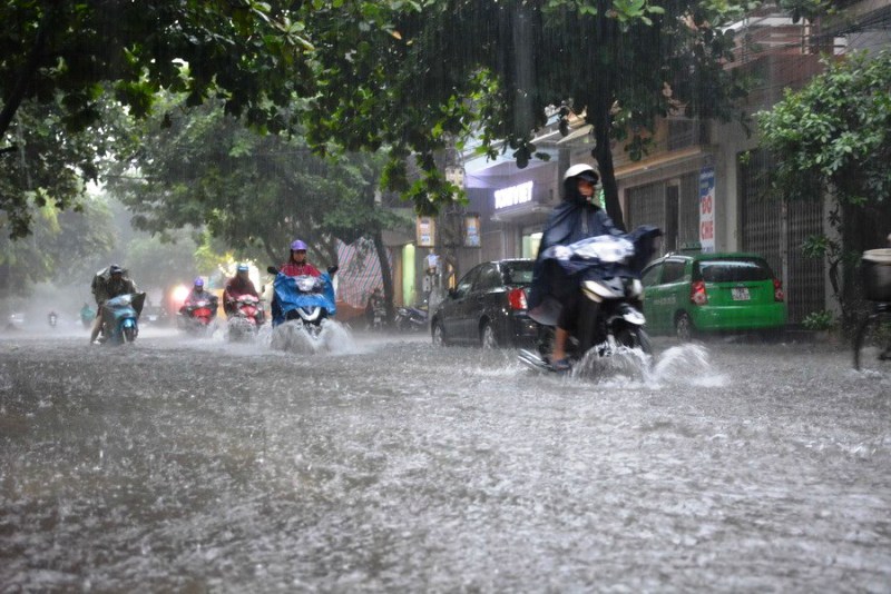 Tin thời tiết ngày 8/6: Bắc Bộ và Thanh Hóa mưa dông diện rộng