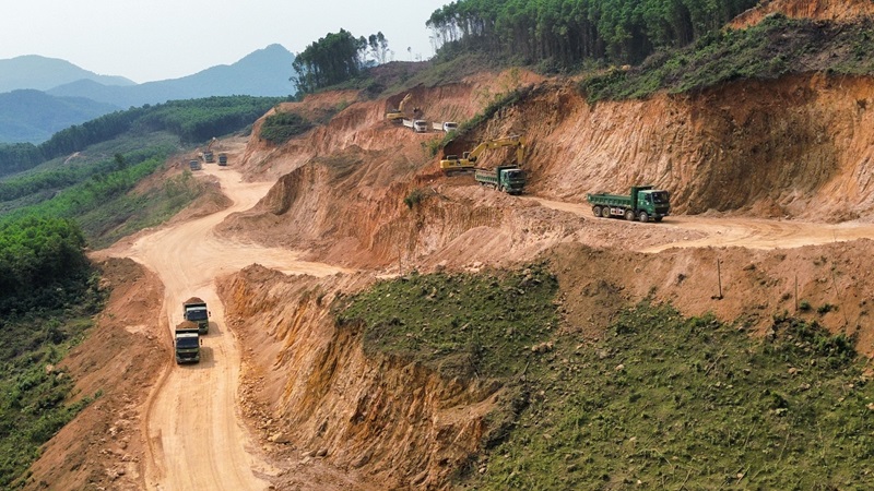 Cấp thêm 2 mỏ đất phục vụ thi công cao tốc Bắc – Nam