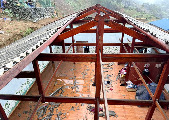 Hà Giang: Hàng trăm ngôi nhà hư hỏng nặng do mưa dông