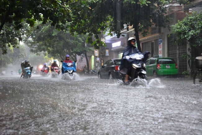 Tin thời tiết ngày 19/7: Nhiều khu vực trên cả nước mưa dông diện rộng