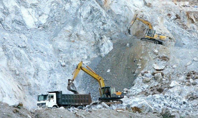 Yên Bái: Hai doanh nghiệp vi phạm quy định về khai thác khoáng sản