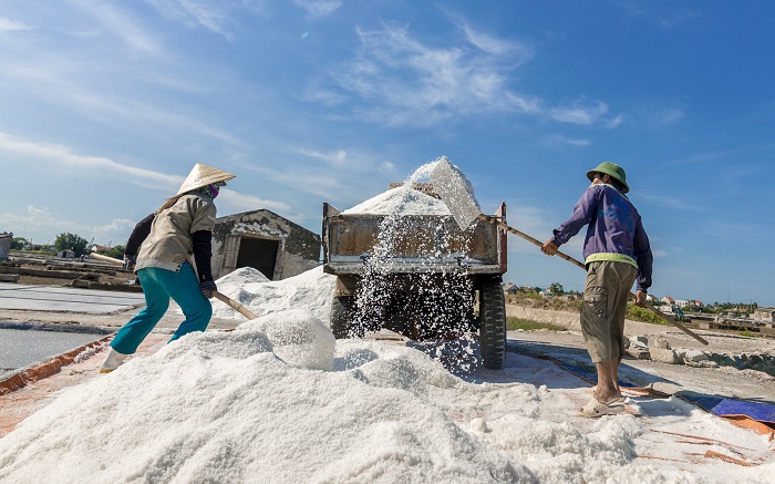 Bờ biển dài nhưng Việt Nam vẫn phải nhập khẩu muối?