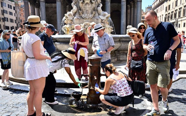 Italy công bố các biện pháp y tế khẩn cấp đối phó với nắng nóng