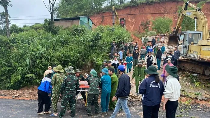 Đam Rông (Lâm Đồng): Sạt lở vùi lấp nhà dân khiến 1 người thiệt mạng