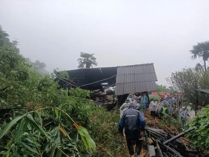 Lào Cai: Sạt lở nghiêm trọng, 12 người bị mất tích