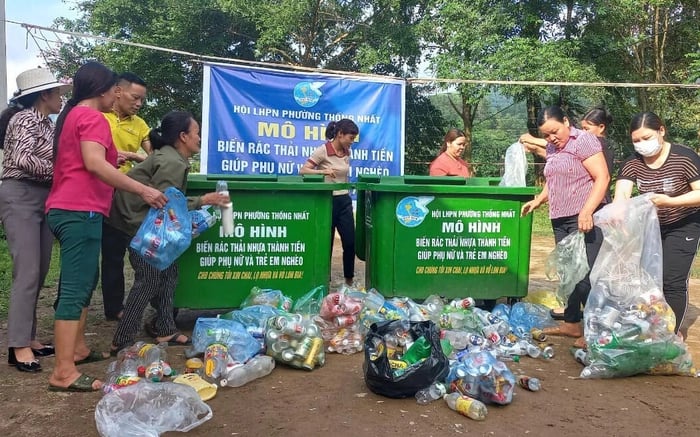 Hội Phụ nữ tích cực hưởng ứng phong trào chống rác thải nhựa