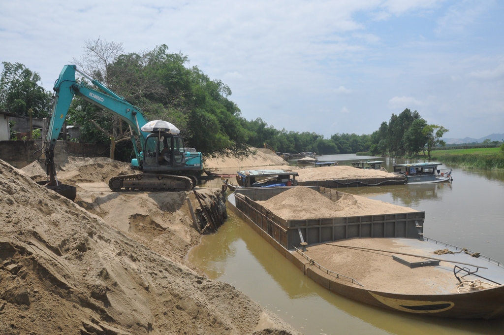 Siết chặt quản lý, bảo vệ tài nguyên cát, sỏi lòng sông