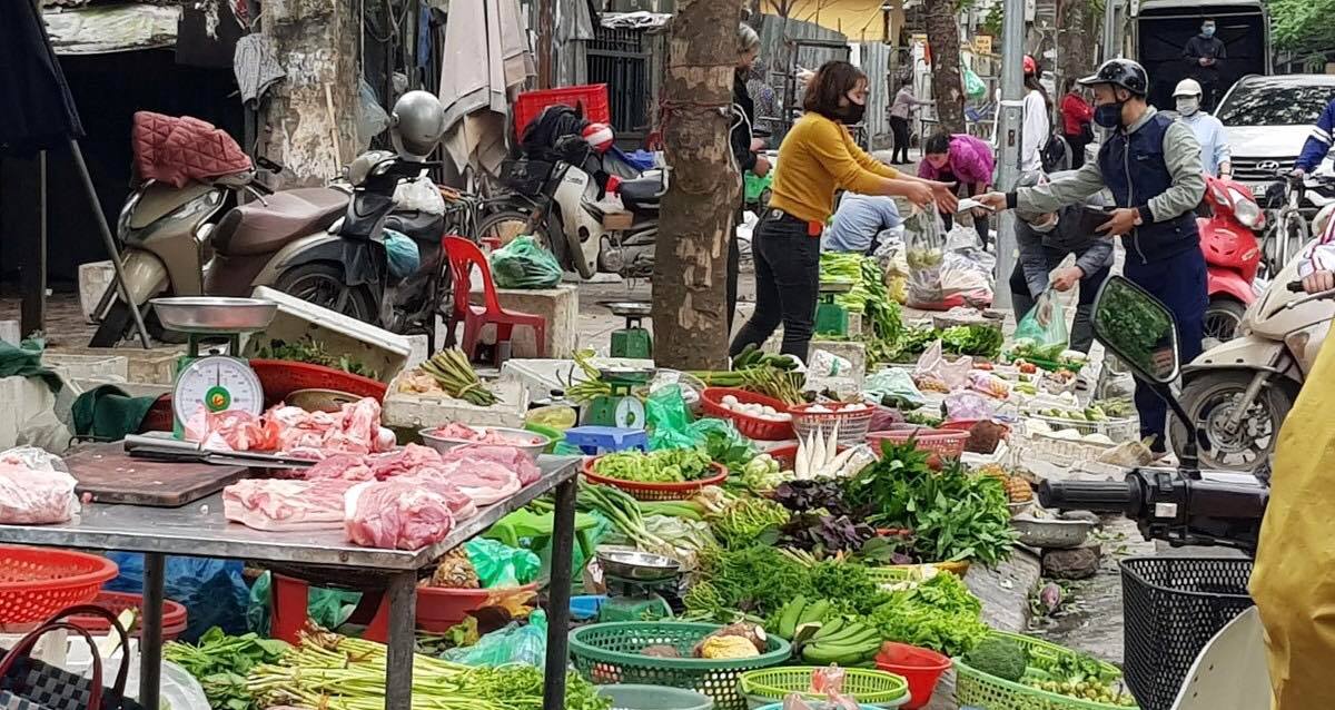 Nhộn nhịp mua sắm ngày cuối cùng trong năm