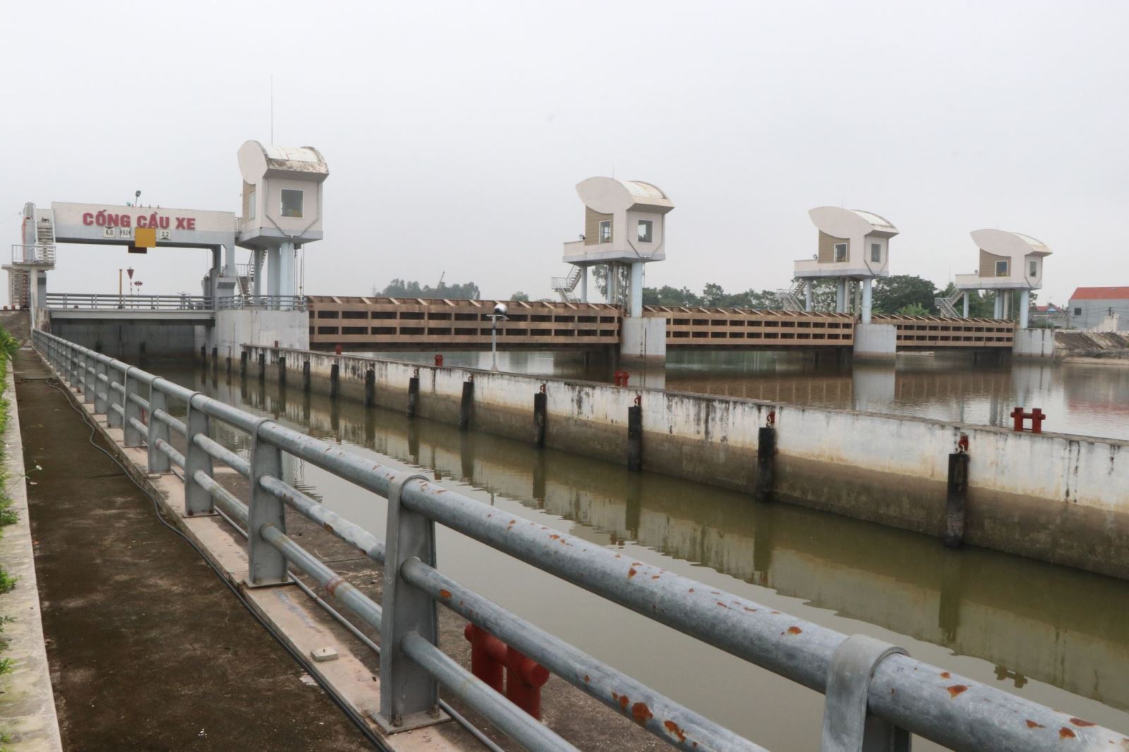 Quyết liệt đẩy lùi tình trạng ô nhiễm nguồn nước trên hệ thống thủy lợi Bắc Hưng Hải