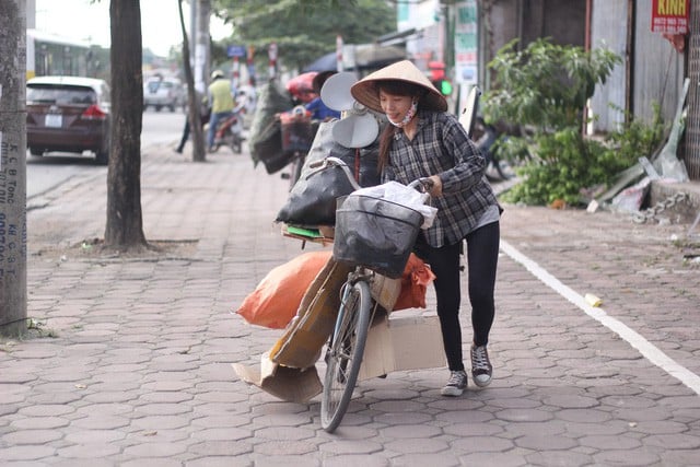 Cần quan tâm đến lao động nữ trong thu gom phế liệu, rác thải