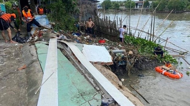 Cần Thơ: Nhiều căn nhà bị nhấn chìm do sạt lở sông Ô Môn
