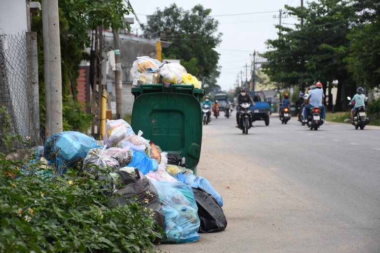 Quảng Ngãi: Rác ùn ứ nhiều nơi