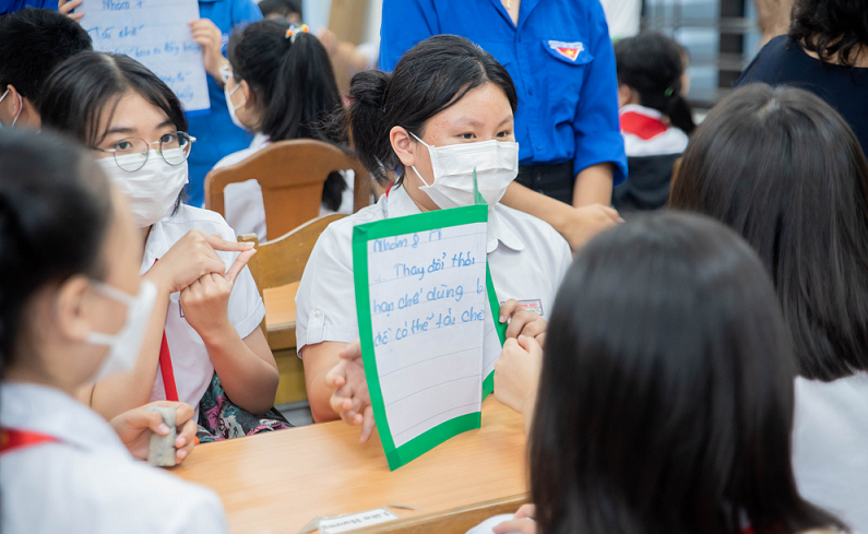 [Photo Story] Giảm thiểu rác thải nhựa ngay trong trường học