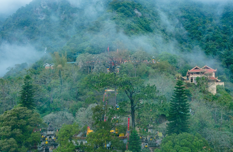 [Photo Story] Điểm du xuân, lễ hội đầu năm