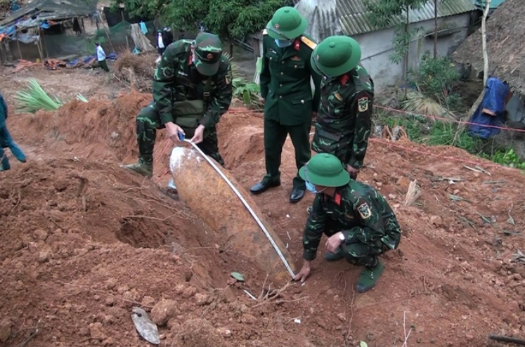 Khẩn trương tổng kết thi hành quy định pháp luật về khắc phục hậu quả bom mìn