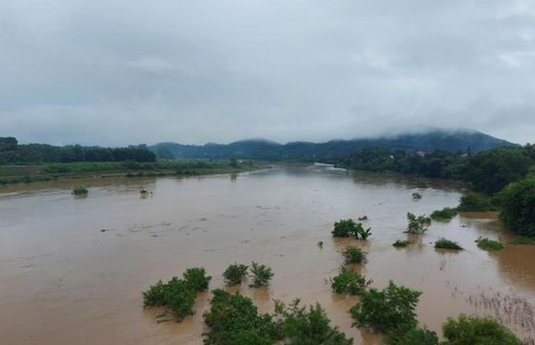 Khẩn trương ứng phó mưa lớn, lũ quét và sạt lở đất