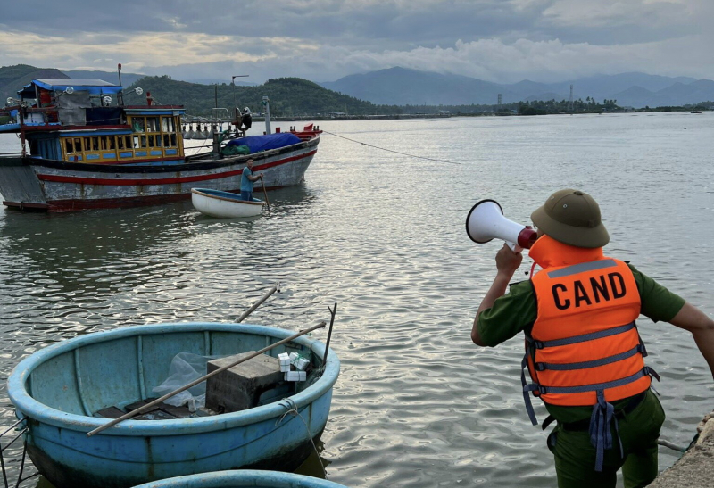 Bão Noru sẽ đổ bộ vào các tỉnh từ Thừa Thiên Huế đến Quảng Ngãi, nhiều thuỷ điện xả lũ