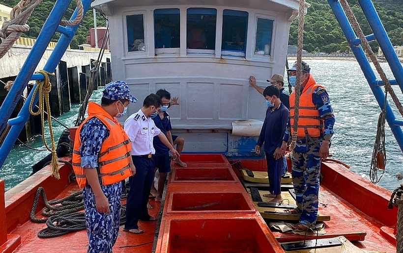 Ngăn chặn, xử lý nghiêm các hành vi đầu cơ găm hàng, buôn lậu xăng dầu