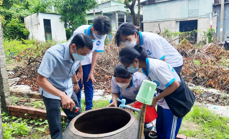 Triển khai Chiến dịch diệt lăng quăng, bọ gậy phòng chống sốt xuất huyết