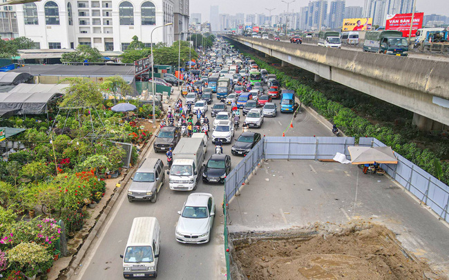 Hà Nội: Đề xuất xén dải phân cách đường Nguyễn Xiển