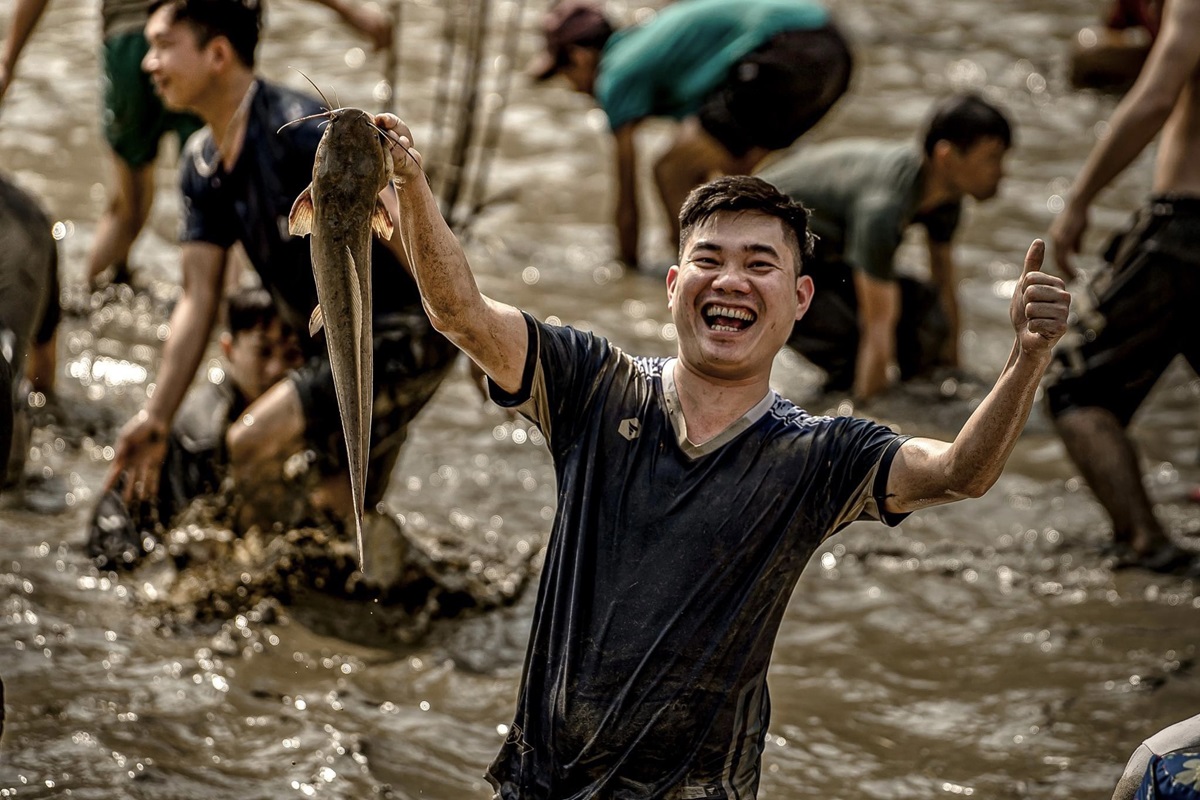 [Photo Story] Đặc sắc Lễ hội bắt cá bằng tay của người Tày ở Tuyên Quang