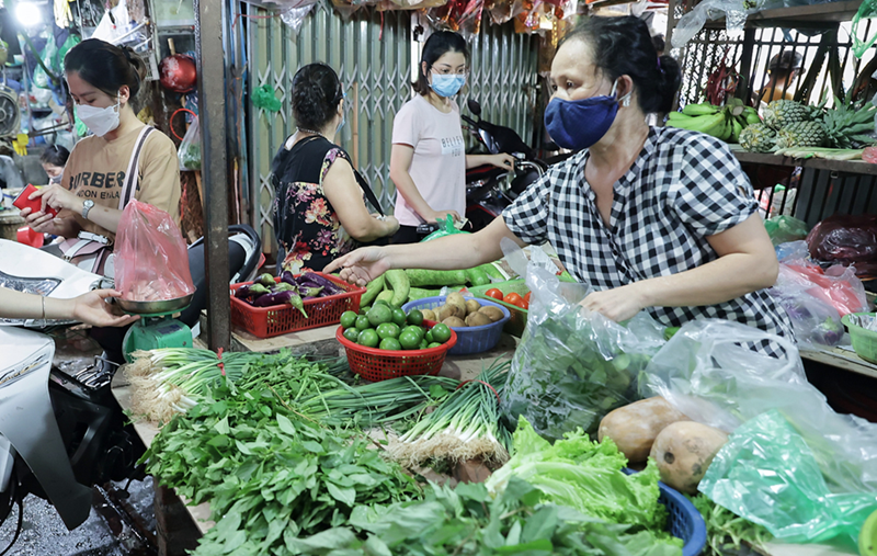 Mục tiêu không sử dụng túi nilon khó phân hủy: Tính khả thi đến đâu?